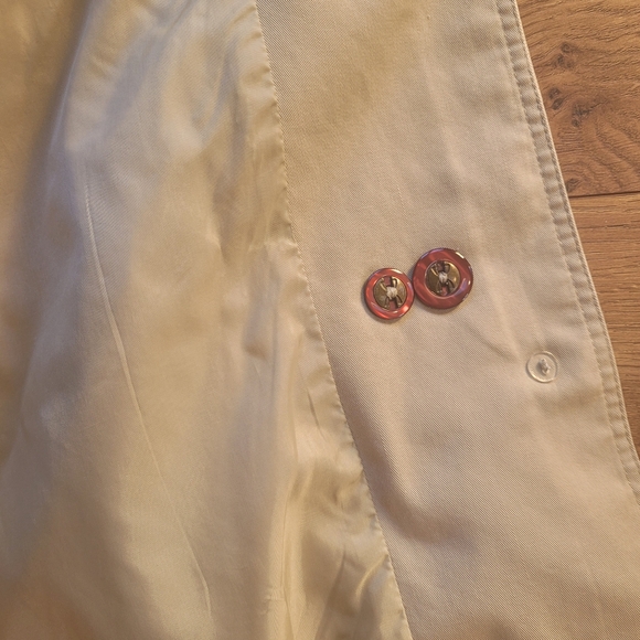 Brem Rainwear Women's Tan Short Trench Coat. Size 10 - Picture 10 of 12